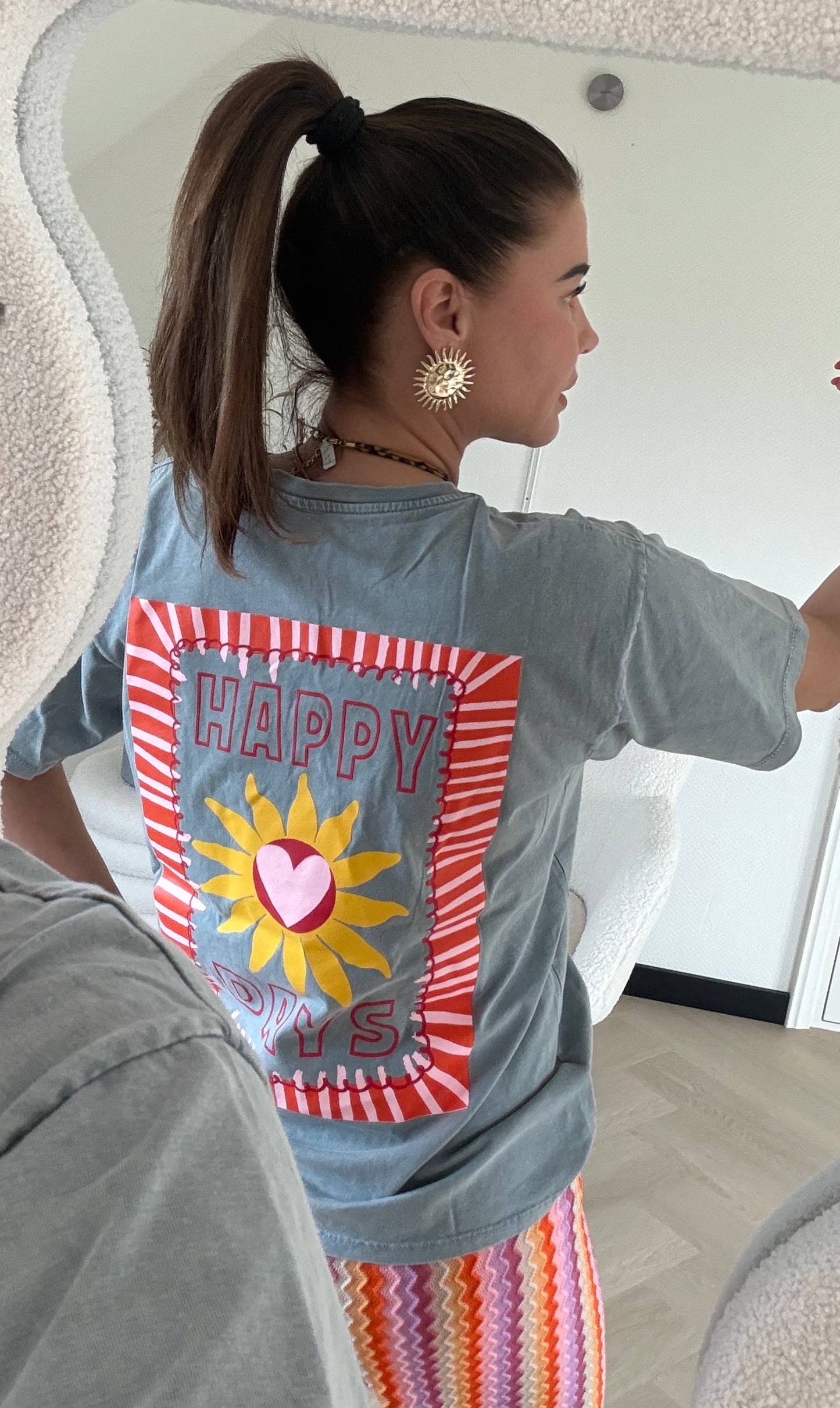 Happy days tee grey