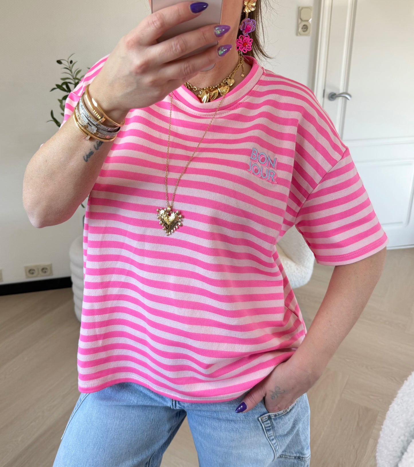 t shirt met bonjour patch roze