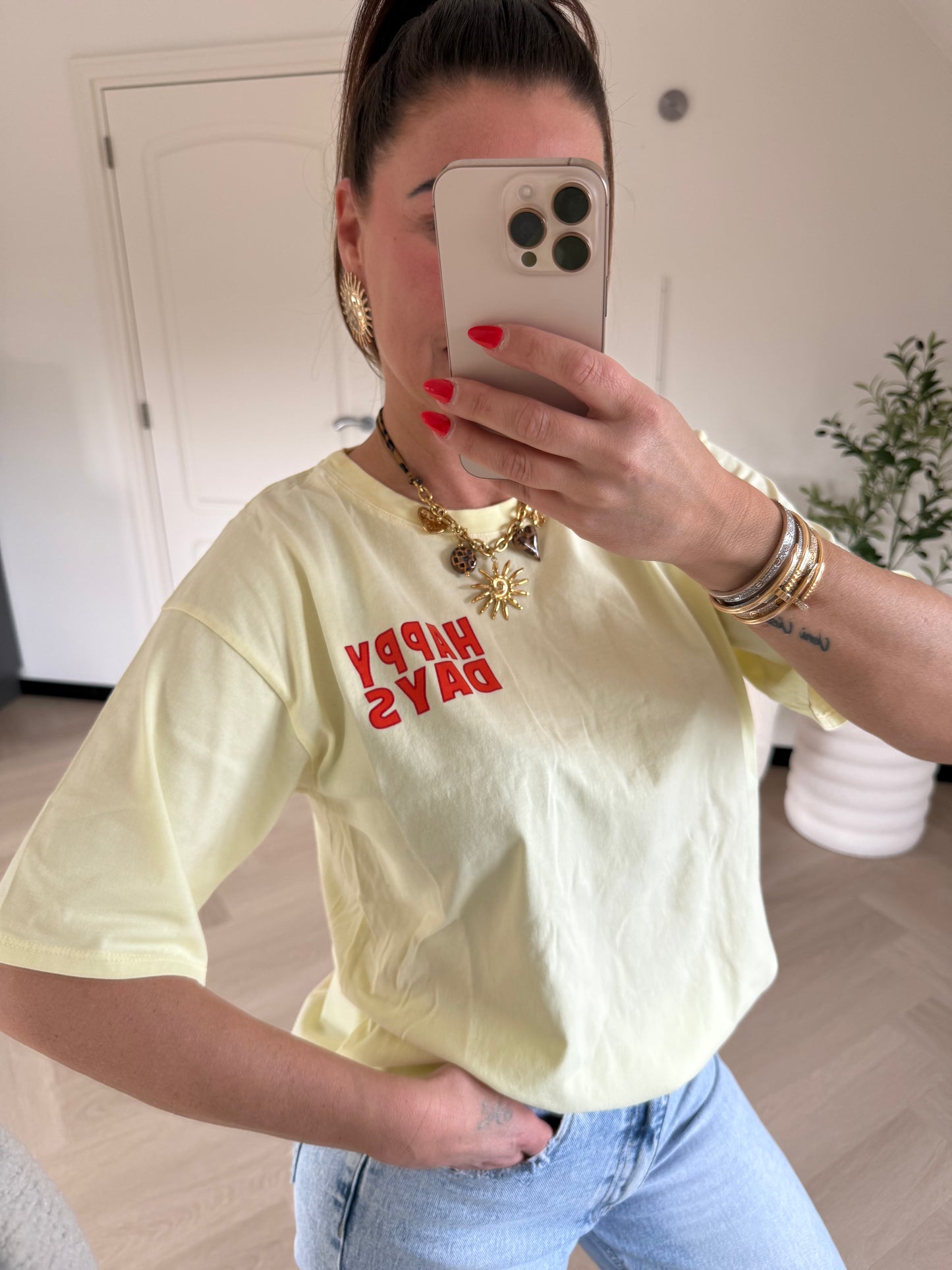 Happy days tee geel