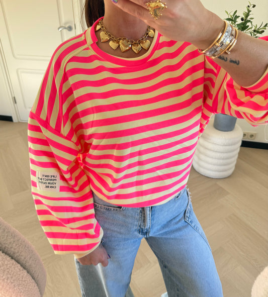 sweater met etiket roze geel