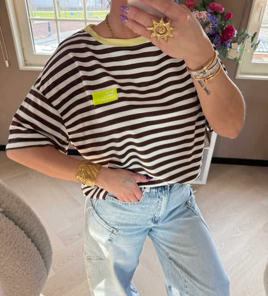 t shirt streep bruin geel etiket